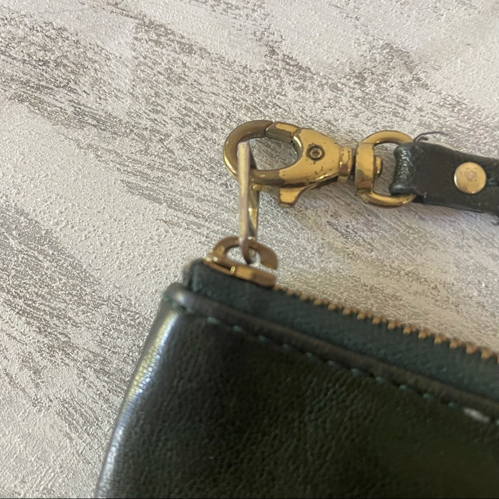 Leather Fossil wristlet - Picture 7 of 8